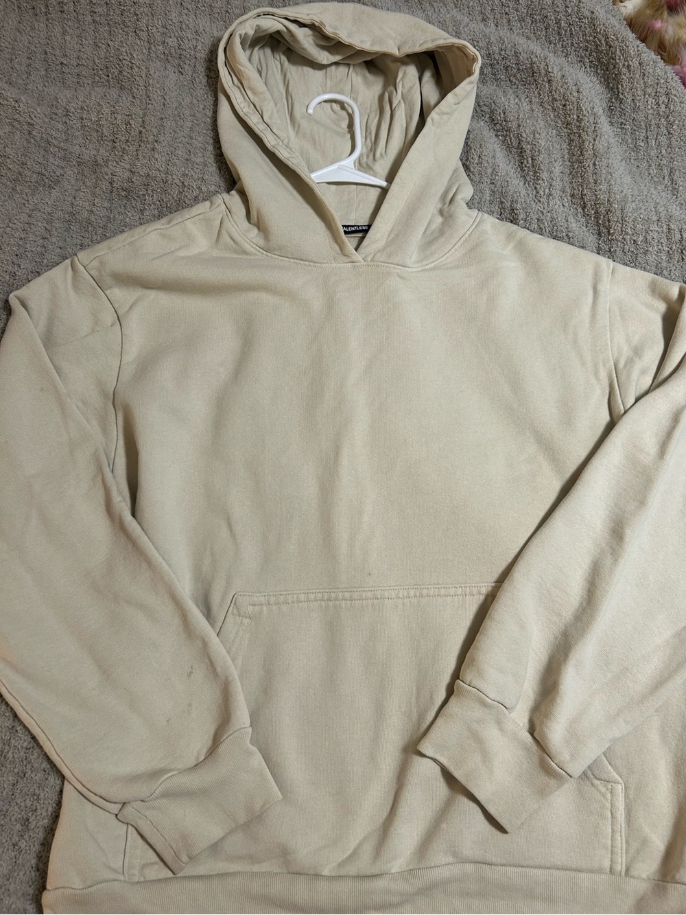 TALENTLESS Cream Hooded Pullover Sweatshirt